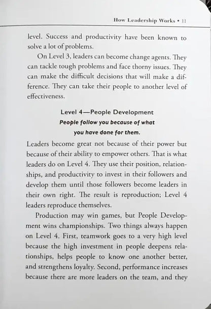 How Successful People Lead (Brown and Gray LeatherLuxe®): Taking Your Influence to the Next Level